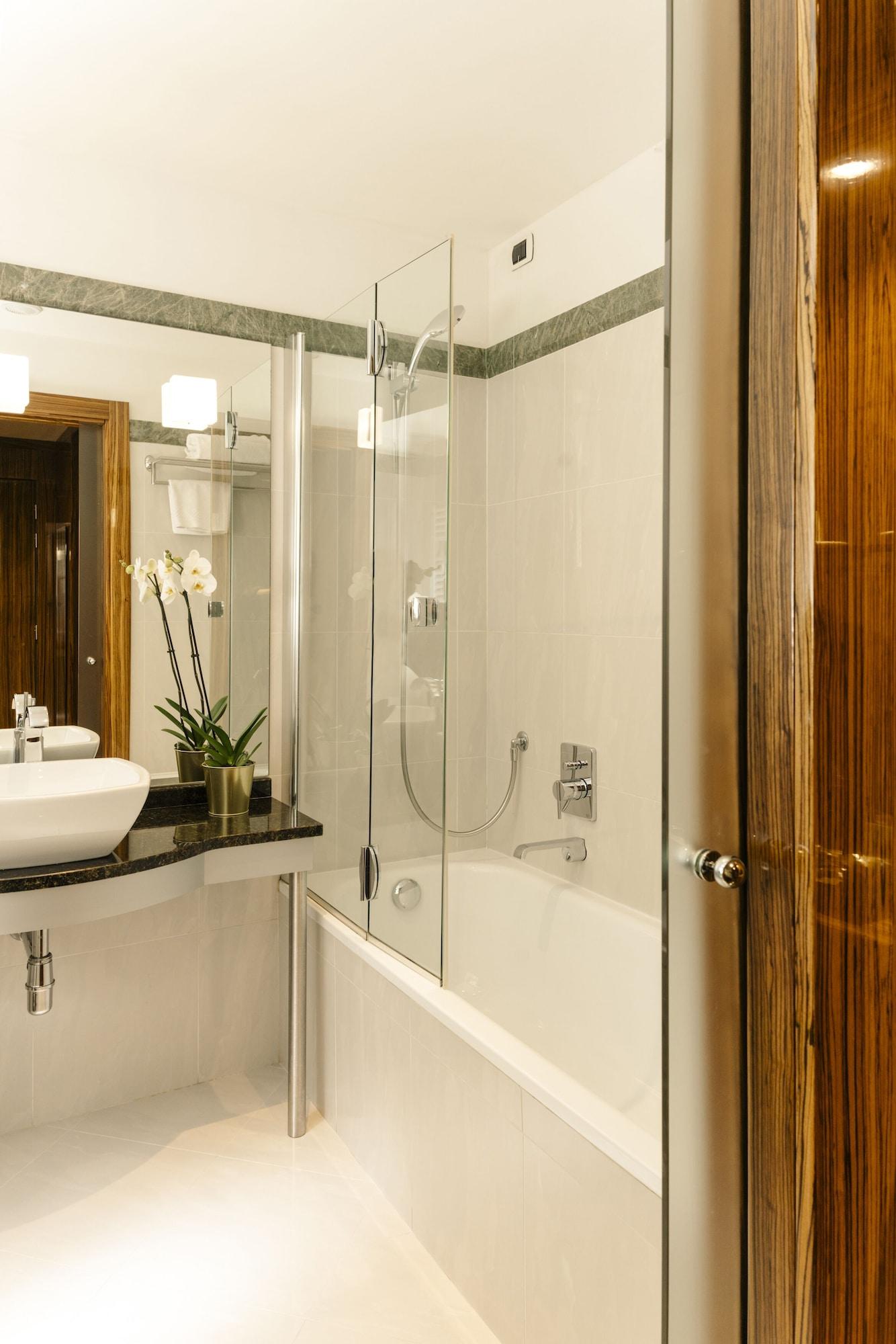 Cosmopolitan Hotel Флоренция Екстериор снимка